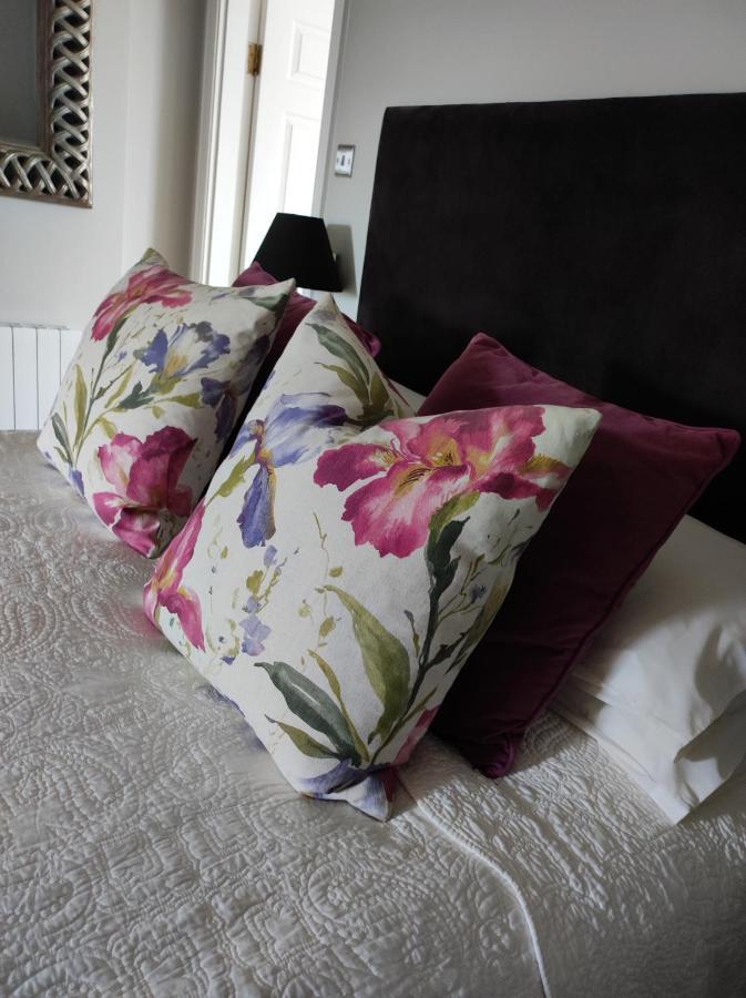Apartments At Ballinsheen House & Gardens Лисдунварна Екстериор снимка